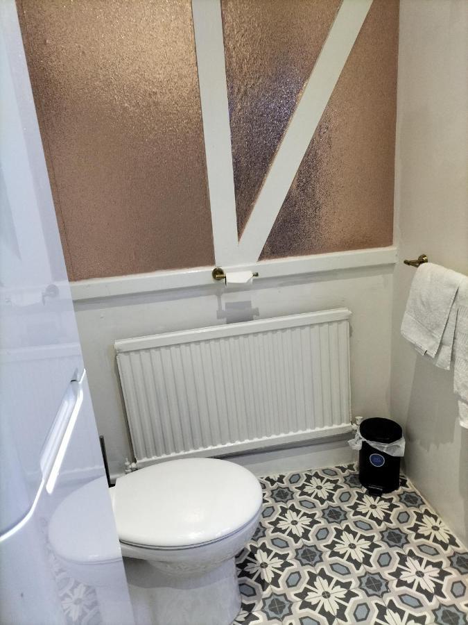 The New Accommodation Free Complementary Breakfast Tibshelf Екстериор снимка