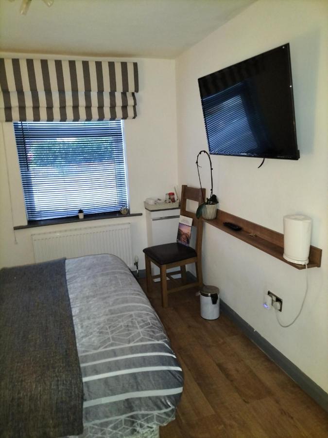 The New Accommodation Free Complementary Breakfast Tibshelf Екстериор снимка