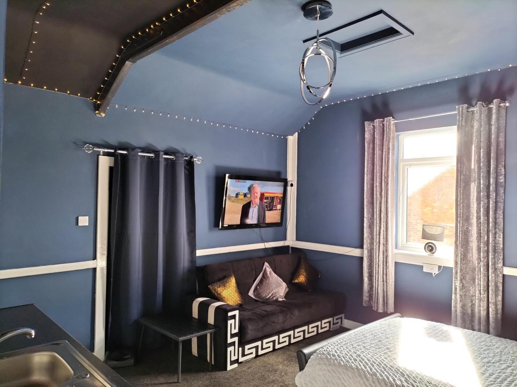 The New Accommodation Free Complementary Breakfast Tibshelf Екстериор снимка