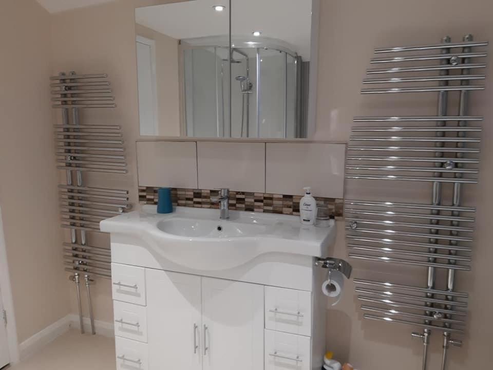 The New Accommodation Free Complementary Breakfast Tibshelf Екстериор снимка