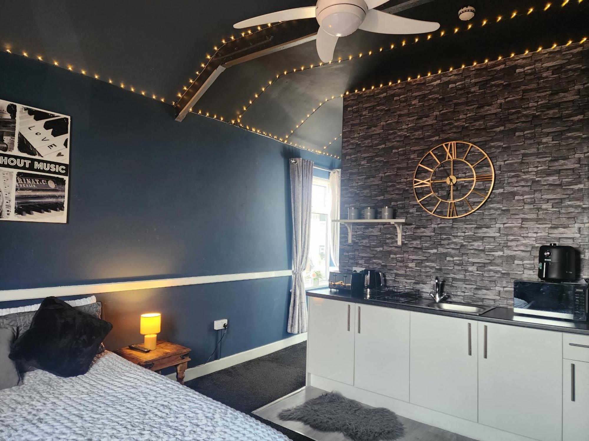 The New Accommodation Free Complementary Breakfast Tibshelf Екстериор снимка