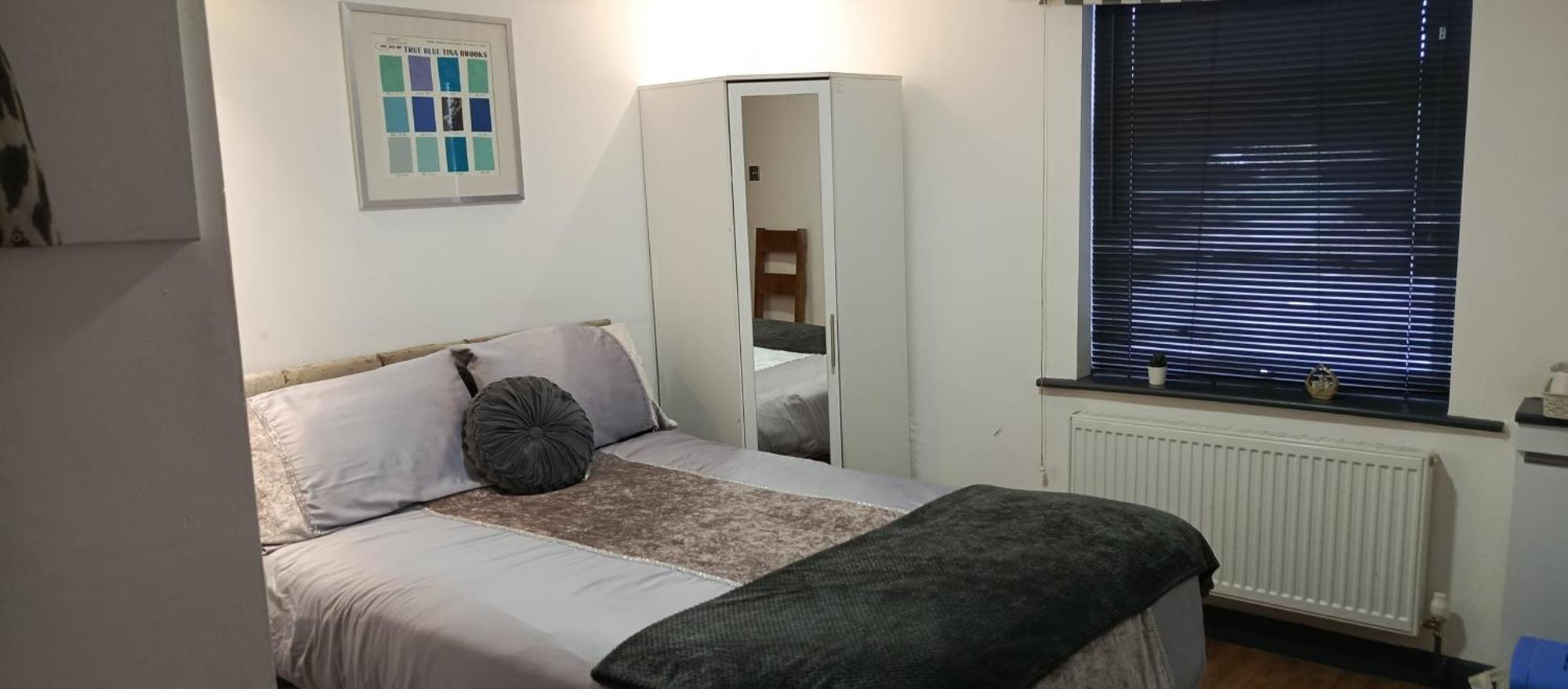 The New Accommodation Free Complementary Breakfast Tibshelf Екстериор снимка
